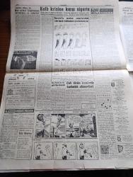 Cumhuriyet Gazetesi - 24 Aralık 1959 - Bir Demeç Üzerine Yazan Nadir Nadi Köşe Yazısı - İstanbul İle İzmir'de Dün 43 Gazeteci Yargılandı - Pulliam Davaları - Dün Kim Dergisi Mesullerine Polis Tarafından Tebligat Yapılırken Fotoğrafı - Kim Dergisi De Dün 1 Ay İçin Kapatıldı - Fransa'da Milli Eğitim Bakanı Dün İstifa Etti - Nice'i 5 1 Yenilen Fenerbahçe Elendi Fotoğrafı - Sağlık Bakanı Lütfi Kırdar Rusya İle Olan Münasebetlerimizin Gelişeceğini Söyledi - Saidi Nursi'nin Mektupları - İstanbul Fuarını Gösteren Kroki - Modern Ekmek Fabrikaları Kuruluyor - 1960 Bütçesi Yazan Osman Okyar - Divan Oteli - Kumar Salgını Yazan Burhan Felek Köşe Yazısı - Papa Komünizme Çattı - Darwin'in Meşhur Nazariyesinin 100. Yıldönümü Günlerindeyiz - Günah Gemisi Filmi Bu Hafta Süreyya'da - Yeni Tiyatroda Tahtaravalli Yazan Çetin Altan - 1959 1960 Yunus Nadi Armağanı Dil Davamız Türk Dili Üzerine Yazan Zekai Turan - Galatasaray İstanbulspor Maçının Biletleri Çift Tarifeli - Agah Erozan - Boks Federasyonu