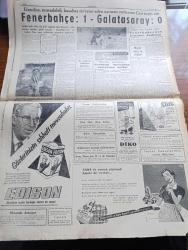 Cumhuriyet Gazetesi - 18 Aralık 1959 - Büyük Dikkat Yazan Nadir Nadi Köşe Yazısı - Gizli Bir Teşkilat Hakkında Tahkikat - 3 Gazeteci Ahmet Emin Yalman Selami Akpınar Ve Naim Tiralinin Hapsi İçin İnfaz Kararı Dün Postaya Verildi - Libya Kralı 3 Gazeteyi Kapattı - Uşak Hadisesinin Duruşması Başladı - Maliye Bakanı Hasan Polatkan Dün Yeni Bütçe Üzerinde 3 Saat Süren Bir Konuşma Yaptı - Fenerbahçe Galatasaray'ı Can Bartu'nun Golüyle Yendi Fotoğraf - Aşk Eceli Yendi Çeviren Hamdi Varoğlu Yazı Dizisi - Televizyon Skandalları Derleyen M. Kenan Kan - Mutlu Akü - Türkiye İş Bankası - Bir Bakkalın Marifeti Yazan Burhan Felek - İdil Biret Paris'te Konser Verdi - Ankara'da Kurulan Türkiye Matbuat Kulübü - Koruyucu Melekler Şatonun Kraliçesi - İnekler Ve Müzik - Bulmaca - İstanbul Şehir Tiyatroları Dram Kısmında Hamlet Oyunu - Fenerbahçe'nin Cenevre Kadrosu - Fenerbahçe Galatasaray Sezonun Maçından Enteresan Notlar - Naci Erdem Ve Metin Oktay Maçtan Bir Kare - Diko Elektrik Şofbenleri