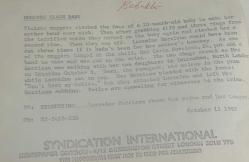 Dilini dışarı çıkartıp kameraya gülümseyerek poz veren bir bebek fotoğrafı. 11 Ekim 1983 .ORJİNAL SİYAH & BEYAZ 20x14cm EBADINDA - 1940'LAR, 1950'LER, 1960'LAR ve 1970'LER