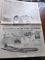 Cumhuriyet Gazetesi - 14 Mart 1960 - CHP Meclisi Bugün Tebliğ Yayınlıyor - Şu Garip İstanbul Fotoğraf - İstanbul'da Hafta Tatilinin Cumaya Alınması İsteniyor - Ramazanda Pide Kuyruğu - Odalar Birliği Umumî Katibi Cihat İren Bir Parti'ye Girmemek İçin Çekildi - Adana Valisi Turhan Kapanlı İle CHP Mebusu Arasındaki Müessif Bir Hadise - Güneşe Atılan Peyk Sinyaller Verdi- Fenerbahçe İzmirspor Maçı Fotoğraf - Evlerden Biri Yazan Orhan Kemal Yazı - Tükürmekle Olmaz Yazan Hasan Ali Yücel Köşe - Kral Hüseyin Mısır Ve İsrail'e Çattı - Seçime Giriliyorsa Yazan Burhan Felek Köşe Yazısı - Chopin Piyano Konkurunu İtalyan Piyanist Kazandı - Soğuğa Karşı Tabii Kanyak - Resimli Roman Bir Çiçekle Yaz Olmaz Yazan ve Çizen Salih Erimez - Parayı Hiçe Sayan Sanatçı Albert Ryder - Lider Beşiktaş Şekerhilale Dün Bir Puan Verdi - Galatasaray Adana Karmasını Dün 2 0 Yendi - Milli Ligde Puan Durumu - Nurmetal Çamaşır Makineleri