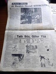 Cumhuriyet Pazar Gazetesi - 11 Ekim 1953 - Yedi Dakika Yazan Doğan Nadi Köşe Yazısı - Yaşadığımız Şehir Sana Ne Yazan Kazım Kip - Karikatür - Prenseslerin Tütünü Gizli İçtikleri Devirlerde - Haftanın Şakaları Ali Efendi'nin Hikmeti Yazan Burhan Felek - Hollywood Çocukları Mesud Mudurlar - Sinema Dünyasından Resimli Haberler - Julia Adams  Mükafat Kazandı Fotoğraf - Joan Crawford Hala Başta Fotoğrafı - Gloria Graham Soruyor Erkeğiniz Sizden Başka Kadına Bakar Mı - Ev Kadın Moda Köşesi - Sofra Ve Yemek- Fethiye Açıklarına Düşen Fransız Uçağı Yolcuları Nasıl Kurtuldu - Televizyonda Kendimi Seyrettim Yazan Metin Ergin - Hikaye Hayat Bu Yazan Cenap Ozankan - Başka Memleketlerde Neler Yapılıyor - Hollanda'da Çocuklar Seyrüsefer Kasalarından Korunmayı Öğreniyorlar - Meraklı Hadiseler - İster İnan İster İnanma Yazan Ripley - 17. Asır Kamuflajı - Afrika'nın Gizli Çayır Bekçileri - Sivrisineklerin Fethettiği Kaleler
