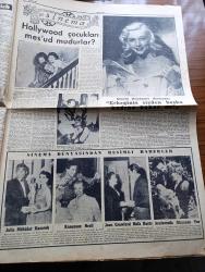 Cumhuriyet Pazar Gazetesi - 11 Ekim 1953 - Yedi Dakika Yazan Doğan Nadi Köşe Yazısı - Yaşadığımız Şehir Sana Ne Yazan Kazım Kip - Karikatür - Prenseslerin Tütünü Gizli İçtikleri Devirlerde - Haftanın Şakaları Ali Efendi'nin Hikmeti Yazan Burhan Felek - Hollywood Çocukları Mesud Mudurlar - Sinema Dünyasından Resimli Haberler - Julia Adams  Mükafat Kazandı Fotoğraf - Joan Crawford Hala Başta Fotoğrafı - Gloria Graham Soruyor Erkeğiniz Sizden Başka Kadına Bakar Mı - Ev Kadın Moda Köşesi - Sofra Ve Yemek- Fethiye Açıklarına Düşen Fransız Uçağı Yolcuları Nasıl Kurtuldu - Televizyonda Kendimi Seyrettim Yazan Metin Ergin - Hikaye Hayat Bu Yazan Cenap Ozankan - Başka Memleketlerde Neler Yapılıyor - Hollanda'da Çocuklar Seyrüsefer Kasalarından Korunmayı Öğreniyorlar - Meraklı Hadiseler - İster İnan İster İnanma Yazan Ripley - 17. Asır Kamuflajı - Afrika'nın Gizli Çayır Bekçileri - Sivrisineklerin Fethettiği Kaleler