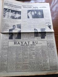 Cumhuriyet Pazar Gazetesi - 11 Ekim 1953 - Yedi Dakika Yazan Doğan Nadi Köşe Yazısı - Yaşadığımız Şehir Sana Ne Yazan Kazım Kip - Karikatür - Prenseslerin Tütünü Gizli İçtikleri Devirlerde - Haftanın Şakaları Ali Efendi'nin Hikmeti Yazan Burhan Felek - Hollywood Çocukları Mesud Mudurlar - Sinema Dünyasından Resimli Haberler - Julia Adams  Mükafat Kazandı Fotoğraf - Joan Crawford Hala Başta Fotoğrafı - Gloria Graham Soruyor Erkeğiniz Sizden Başka Kadına Bakar Mı - Ev Kadın Moda Köşesi - Sofra Ve Yemek- Fethiye Açıklarına Düşen Fransız Uçağı Yolcuları Nasıl Kurtuldu - Televizyonda Kendimi Seyrettim Yazan Metin Ergin - Hikaye Hayat Bu Yazan Cenap Ozankan - Başka Memleketlerde Neler Yapılıyor - Hollanda'da Çocuklar Seyrüsefer Kasalarından Korunmayı Öğreniyorlar - Meraklı Hadiseler - İster İnan İster İnanma Yazan Ripley - 17. Asır Kamuflajı - Afrika'nın Gizli Çayır Bekçileri - Sivrisineklerin Fethettiği Kaleler