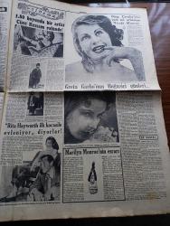 Cumhuriyet Pazar Gazetesi - 20 Eylül 1953 - Dünya Mizahı - Karikatür - Sulukulede Bir Gece Eğlentisi Yazan Kazım Kip - Birleşmiş Milletler Nezleye Karşı Büyük Bir Mücadeleye Hazırlanıyor - Haftanın Şakaları Yazan Burhan Felek - 1.80 Boyundaki Artist Jose Ferrer Cüce Ressam Rolünde - Greta Garbo'nun Boğaziçi Günleri Fotoğrafı - Bing Crosby'nin Yeni Rol Arkadaşı Nicole Maurey Fotoğrafı - Marilyn Monroe'nun Esrarı - Ev Kadın Moda Köşesi - Cinsi Cazibe Nasıl Ölçülür - Ressamlar ve Şairler Deliler Gibidir İstedikleriniz Yaparlar Yazan Zeynel Akkoç - Dünya Edebiyatından Seçme Hikayeler Yazan Betty Kjelgard - İlk Tayyare Havada 1 Dakika Uçmuştu Bugün Dünya Üç Günde Dolaşılıyor - Harp Köpekleri Nasıl Yetiştiriliyor - Buluttan Nem Kapan Hassas Elektronik Burun - Tıp Tarihinde Emsalsiz Vaka Taş Kesilen Böbrek - İster İnan İster İnanma Yazan Ripley - Ölmez Adam - Kanadada Buzdan Bir Saray - Dünyanın En Tehlikeli İşi Artezyen Kuyularını Temizleme