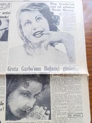 Cumhuriyet Pazar Gazetesi - 20 Eylül 1953 - Dünya Mizahı - Karikatür - Sulukulede Bir Gece Eğlentisi Yazan Kazım Kip - Birleşmiş Milletler Nezleye Karşı Büyük Bir Mücadeleye Hazırlanıyor - Haftanın Şakaları Yazan Burhan Felek - 1.80 Boyundaki Artist Jose Ferrer Cüce Ressam Rolünde - Greta Garbo'nun Boğaziçi Günleri Fotoğrafı - Bing Crosby'nin Yeni Rol Arkadaşı Nicole Maurey Fotoğrafı - Marilyn Monroe'nun Esrarı - Ev Kadın Moda Köşesi - Cinsi Cazibe Nasıl Ölçülür - Ressamlar ve Şairler Deliler Gibidir İstedikleriniz Yaparlar Yazan Zeynel Akkoç - Dünya Edebiyatından Seçme Hikayeler Yazan Betty Kjelgard - İlk Tayyare Havada 1 Dakika Uçmuştu Bugün Dünya Üç Günde Dolaşılıyor - Harp Köpekleri Nasıl Yetiştiriliyor - Buluttan Nem Kapan Hassas Elektronik Burun - Tıp Tarihinde Emsalsiz Vaka Taş Kesilen Böbrek - İster İnan İster İnanma Yazan Ripley - Ölmez Adam - Kanadada Buzdan Bir Saray - Dünyanın En Tehlikeli İşi Artezyen Kuyularını Temizleme