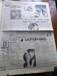 Cumhuriyet Pazar Gazetesi - 20 Eylül 1953 - Dünya Mizahı - Karikatür - Sulukulede Bir Gece Eğlentisi Yazan Kazım Kip - Birleşmiş Milletler Nezleye Karşı Büyük Bir Mücadeleye Hazırlanıyor - Haftanın Şakaları Yazan Burhan Felek - 1.80 Boyundaki Artist Jose Ferrer Cüce Ressam Rolünde - Greta Garbo'nun Boğaziçi Günleri Fotoğrafı - Bing Crosby'nin Yeni Rol Arkadaşı Nicole Maurey Fotoğrafı - Marilyn Monroe'nun Esrarı - Ev Kadın Moda Köşesi - Cinsi Cazibe Nasıl Ölçülür - Ressamlar ve Şairler Deliler Gibidir İstedikleriniz Yaparlar Yazan Zeynel Akkoç - Dünya Edebiyatından Seçme Hikayeler Yazan Betty Kjelgard - İlk Tayyare Havada 1 Dakika Uçmuştu Bugün Dünya Üç Günde Dolaşılıyor - Harp Köpekleri Nasıl Yetiştiriliyor - Buluttan Nem Kapan Hassas Elektronik Burun - Tıp Tarihinde Emsalsiz Vaka Taş Kesilen Böbrek - İster İnan İster İnanma Yazan Ripley - Ölmez Adam - Kanadada Buzdan Bir Saray - Dünyanın En Tehlikeli İşi Artezyen Kuyularını Temizleme