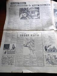 Cumhuriyet Pazar Gazetesi - 8 Kasım 1953 - Yedi Dakika Yazan Doğan Nadi Köşe Yazısı - Karikatür - Düşündükçe Turizm Sahasında Eksiklerimiz Yazan Mazhar Kunt - Uçakla Nakliyat İşi Günden Güne Gelişiyor - Haftanın Şakaları Mecidiyeköyündeki Ev Yazan Burhan Felek Köşe Yazısı - Hikaye Sedef Kutu Yazan J. D'İvray - Sinema Bizden Haberler - Orhan M. Arıburnu Almanya'da Film Çevirecek Fotoğraf - Başrolde Ayhan Işık Mesiha Yelda Ve Ahmed Tekçe'nin Oynadığı Vahşi Arzu - Broadway Eğlence Aleminden Soyunan Kadınlar Sokağı Fotoğrafı - Yeni Türk Filmi Sahildeki Kadın Başrolde Gönül Beyhan Cahit Irgat - Bir Peri Masalı Filmi Başrolde Cüneyt Gökçer Ayten Çankaya Feridun Çölgeçen Fotoğrafı - Ev Kadın Moda Köşesi - İspanya'nın En Büyük Ressamı Goya Yazan Samih Nafiz Tansu - Kebaba Dair Yazan Fuad Duyar - Açlık Grevi Yapan Kanuni Sultan Süleyman'ın Veziri Hüsrev Paşa - Dünyada Görülen Seralarda En Meşhurları - Mürekkep Gölü - Tarihte Görülmemiş Bir Baskın