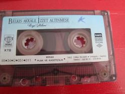 BELKIS AKKALE İZZET ALTINMEŞE EZGİ ŞÖLENİ KAĞIT BASKI KASET(AÇIKLAMAYI OKUYUNUZ )