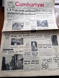 Cumhuriyet Gazetesi - 2 Ekim 1956 - CHP'nin Cevabı Partilerarası İşbirliğini Katiyetle Suya Düşürdü - Elazığ Ve Malatya Şeker Fabrikaları Da Açıldı - Kıbrıs Lefkoşe'de Caddeye İngilizler Katliam Yolu Adını Taktı Fotoğrafı - Atatürk Üniversitesi Hazırlığı - Hitler'in Halefi Amiral Doenitz Hapisten Çıktı - Süveyşi Kullananlar Birliği Dün Kuruldu - Devlet Tiyatrosunda Finten - Şairi Azam Abdülhak Hamid'in Eşi Lüsiyen Finten'in İlk Temsilinde Bulunmak Üzere Ankara'ya Çağrıldı Fotoğrafı - Nefes Alan İstanbul 4 Cemil Topuzlu Ne Diyor Röportajı Yapan Şahab Balcıoğlu - Don Camillo'nun Küçük Alemi Yazan G. Guareschi Yazı işleri - Aşktan Da Üstün Yazan Elizabeth Gaskell Yazı Dizisi - Komili Çamaşır Sabunları - Karşılıklı İtimad Yazan Burhan Felek Köşe Yazısı - Komünist İmparatorluğu 20 Sene Kadar Ortadan Kalkacak - Tarihin Tarihi Kraliçe Marie Stuart - Yeşil Alev Filmi Yeni Melek Sinemasında - Fenerbahçe Moskova Dinamo Maçının Hazırlıkları - Fenerbahçe Kulübü Atletizm Şubesi Kaptanı Kamran Tekil