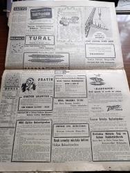 Cumhuriyet Gazetesi - 14 Kasım 1945 - İngiliz Başbakanı Mr. Attlee'nin Amerikan Kongresi deki Söylevi - Filistin Meselesi - Ankara Cinayeti Davası Dün Karara Bağlandı - Katil Reşid Mercan 20 Sene Haşmet Orbay İse 1 Sene Hapse Mahkum Edildi - De Gaulle Dün Tekrar Devlet Reisi Seçildi - Topkapı Sarayında Açılan Tarihi Sergiler Fotoğraf - Yugoslav Seçimi Tito'nun Büyük Bir Çoğunluk Kazandığı Tahakkuk Ediyor - Tekel Davaları - Uğursuz Yıl Leon Blum'un Hatıraları Yazı Dizisi - Bir Aşk Gecesi Nakleden Hamdi Varoğlu Yazı Dizisi - Kitap Saati Yazan Burhan Felek Köşe Yazısı - Sherlock Holmes Ve Gizli Radyo Alkazar Sinemasında - Endülüs Geceleri İpek Sinemasında - Münir Nurettin Senenin İlk Konseri Saray Sinemasında - Bugünkü Radyo Programı - Öksürük Ve Bronşite Karşı Tural - Hasan Parfümleri - İstanbul Belediyesi Şehir Tiyatrosu Komedi Kısmında Söylemeli Mi Dram Kısmında Sanatkar Aşkı Oyunu - Borsa - Singer Saatleri