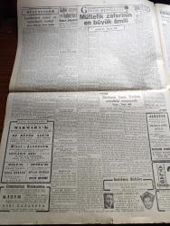 Cumhuriyet Gazetesi - 31 Ekim 1945 - Krizin En Şiddetli Safhası Yazan Nadir Nadi Köşe Yazısı - Truman İle Attle 11 Kasım'da Görüşecekler - Cumhuriyet Bayramımızın Hariçte Uyandırdığı Akisler - Evvelki Gün Ankara'da Yapılan Geçit Resminde Milli Şef Ve Kahraman Ordu Fotoğrafı - Arap Birliği Konseyi Bugün Toplanıyor Toplantıda Filistin Davası Görüşülecek - Etibba Odasının Yeni İdare Heyeti Dün Gece Belli Oldu - Baha Varnalı - Atatürk'ün Manevi Huzurunda Fotoğrafı - Çin'deki Savaş - Bugün Saraçoğlu Mahallesi Merasimle Açılmıştır - Bulgaristan'daki Hadiseler Ecnebi Muhabirlerinin Telgraflarına Yeniden Sansür Kondu - En Büyük Aşkım Bugün Marmara Sinemasında - Leyla'nın Aşkı Milli Ve Alemdar Sinemalarında - Cumhuriyet Rejimi Ve Vatandaşlık Fazileti Yazan Profesör Doktor Yavuz Abadan - Merhum Sami Yetikin Evindeki Müzayede Yazan Fikret Adil - Drakula'nın Oğlu Alkazar Sinemasında - Don Juan Şark Sinemasında - Bir Aşk Gecesi Nakleden Hamdi Varoğlu Yazı Dizisi - Hasan Ali Yücel Londra Radyosunda