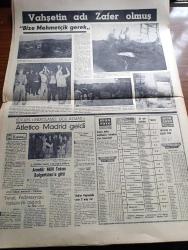 Cumhuriyet Gazetesi - 21 Kasım 1967 - Metternich 2 Yazan Nadir Nadi Köşe Yazısı - Kıbrıs'a Her An Önemli Ölçüde Kuvvet Çıkarmamız Bekleniyor - Johnson Bir Mektup Daha Gönderdi - İstanbul'da Sivil Savunma Tedbirleri Tamamlandı - Rum Baskını Sırasında Geçitkale'de Şehit Edilen Bir Türk Mücahidi Fotoğrafı - Gençlik Kıbrıs'a Gönüllü Topluyor - Rum Ticarethaneleriyle Alışveriş Boykot Edildi - Bülent Ecevit - Elefteria Gazetesi Türklerin Öldürülmesini Temizlik Harekatı Olarak Niteledi Fotoğrafı - Türkiye Yunanistan Yazan İlhan Selçuk Köşe - Ernest Hemingway'in Gözüyle Atatürk Türkiyesi Derleyen Mehmet Barlas Yazı Dizisi - Dişi Bond Çizgi Roman - İstanbul Üniversitesinde Kayıtlar 27 Kasım'da Kapanıyor - Erkut Taçkın Ve Gönül Turgut Trafik Kazası Geçirdiler - İdil Biret'in Turnesi Fotoğrafı - Haftanın Melodileri - Atilla Berkan Orkestrası Fotoğrafı - Tiyatro Yağma Özdemir Nutku - Atletico Madrid Göztepe İle Maç Yapmak İçin Geldi - Kıbrıs'ta Vahşetin Adı Zafer Olmuş Bize Mehmetçik Gerek Foto