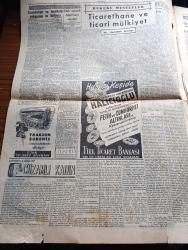 Cumhuriyet Gazetesi - 21 Aralık 1953 - Harp Sanayimizin inkişafı Köşe Yazısı - Yeni Petrol Kanunu Tasarısı Hazırlandı - Fransa'da Cumhurbaşkanı Seçilemiyor - Adnan Menderes CHP Neşriyatına Cevap Verdi - Milli Takım Namzetleri Dün Brezilyanın Cruzeiro Takımı İle Yaptığı Maçı 3 1 Kazanmıştır - İran'da Doktor Musaddık Hakkında Karar - Cüzamlı Kadın Yazan Guy Des Cars Yazı Dizisi - Büyük Atatürk İçin Okutturulan Mevlid - Allah Taksimi Yazan Burhan Felek Köşe Yazısı - Akbank - Çukurova Takım Koşusu - Milli Maça Dair Futbol Federasyonu Başkanı Orhan Şeref Apak'ın Beyanatı - Danimarka Beşiktaş Maçı Ankara'da Yapılacak - Şöhret Fabrikatörü Guido Orlando Yazı Dizisi - Krem Pertev - Vita Yağ - Siemens Alman Radyoları - Rally Traş Makinesi