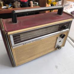 DELTA KIRMIZI RENK RADYO FM YOK İÇİ DOLU SES YOK