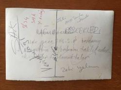 UĞUR BÖCEKLERİ MÜZİK GRUBUNUN ORİJİNAL FOTOĞRAFI (ZEKİ YURTBAŞI & YALÇIN ÖZDEN) - 18 x 12 cm EBADINDA - ZEKİ YURTBAŞI & YALÇIN ÖZDEN SAHNEDE ŞARKI SÖYLERKEN (ARAP KIYAFETİ ve TESBİH İLE M.S.P BAŞKANI NURETTİN ERBAKAN'I TAKLİT EDERKEN)