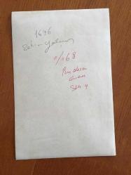 UĞUR BÖCEKLERİ MÜZİK GRUBUNUN ORİJİNAL 3'LÜ FOTOĞRAF SETİ (ZEKİ YURTBAŞI & YALÇIN ÖZDEN) - 18 x 12 cm EBADINDA - ZEKİ YURTBAŞI & YALÇIN TUVALET KAPISI ÖNÜNDE GÜLDÜRÜ OYUNU YAPARLARKEN ÇEKİLMİŞ 3 FARKLI KARE