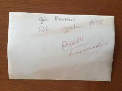 UĞUR BÖCEKLERİ MÜZİK GRUBUNUN ORİJİNAL 2'Lİ FOTOĞRAF SETİ (ZEKİ YURTBAŞI & YALÇIN ÖZDEN) - 18 x 12 cm EBADINDA - ZEKİ YURTBAŞI & YALÇIN SAHNEDE HEM GÜLDÜRÜP HEM DE ŞARKI SÖYLERLERKEN ÇEKİLMİŞ 2 FARKLI KARE