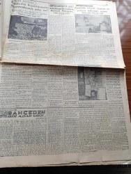 Cumhuriyet Gazetesi - 14 Ekim 1954 - Hububat Alımı Çok Az Çiftçi Buğdayını Gizliyor - Ticaret Vekili Zühtü Velibeşe Gene Makale Yazdı - Sümerbank Alım Satım Müessesi Müdürü Faruk Gönel Dünkü Toplantıda Konuşurken Fotoğraf - Yugoslav Milli Takımı Dün Gece İlan Edildi - Yakup Kadri Karaosmanoğlu Zoraki Diplomat İsimli Yeni Eserini Anlatıyor Fotoğraf - Ses Tiyatrosunda 7 Sanatkar Dün Kömür Gazından Zehirlendi - Ankara Bayramı Münasebetiyle Reisicumhur Celal Bayar'ı Ziyaret Eden Küçük Ankara Efeleri - 1001 Kuyu Yazan Va Nü Yazı Dizisi - Fransa Uçan Daire Memleketi Oldu - Şehir Tiyatrosu Temsilleri Rağbet Gördü - Milli Maça Dair Gündüz Kılıç'ın Demeci - Bu Haftaki Mühim Futbol Karşılaşması Fenerbahçe Beşiktaş -  Bahçeden Bir Adam Girdi Yazan Perihan Zorlu Yazı Dizisi - Değerli Sanatkar Sabite Tur Gülerman Sarışın Bomba Gönül Yazar - Turkuaz Aile Saz Salonunda - Resimli Romanımız Doktorun Aşkı Yazan George Simenon - Gripin - Puro Tuvalet Sabunu - Caterpillar Traktör