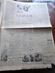 Cumhuriyet Gazetesi - 12 Temmuz 1957 - İngiliz Hükümeti Kıbrıs İçin Karar Arefesinde - İsmet İnönü Ve Fevzi Lütfi Karaosmanoğlu Cumhuriyetçi Millet Partisi Lideri Osman Bölükbaşı İle Görüştürülmedi - İstanbul'da Demokrat Parti İl Başkanları İkileşti - Ticaret Bakanı Abdullah Aker Kahire'ye Gitti - Maltada Türk Denizcileri  Fotoğrafı - Ağa Han 80 Yaşında Dün Cenevre'de Öldü - Ingrid Bergman Kızı İle Fotoğrafı- Bayram Zabıta Vakaları Yönünden Hareketli Geçti - Senenin En Beğenilen Perde Ve Sahne Eseri Uyuyan Prens - Yanlış Zifaf Yazan Kemal Bilbaşar Yazı Dizisi - Asya Gripi Suriye'de - Suriye İsrail Çarpışması - Dansöz Özcan Tekgül Bir Kaza Geçirdi - Fransa Lig Maçları 18 Ağustos'ta Başlıyor  - Büyük Casuslar Derleyen A. Cemalettin Saraçoğlu Yazı Dizisi -  Gençlik Kupası - Beykozspor Bugün Sofya'ya Gidiyor - Dünya Eskrim Şampiyonasına Katılıyoruz - Fenerbahçe'de Kongre Hazırlıkları - İstanbul Enternasyonal Yelken Haftası Ferdi Yarışları Başladı -Tenis Yıldızı Lew Hoad - Havilland Krem