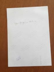 UĞUR BÖCEKLERİ MÜZİK GRUBUNDAN YALÇIN ÖZDEN'İN ORİJİNAL FOTOĞRAFI - 18 x 12 cm EBADINDA - YALÇIN ÖZDEN BİRLİKTE BİR ŞEYLER İÇTİĞİ YAKINI BİR KADINLA HATIRA POZU VERİRKEN ÇEKİLMİŞ ÇOK NET KALİTEDE BİR FOTOĞRAF