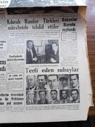 Cumhuriyet Gazetesi - 31 Ağustos 1959 - Ankara'daki Törende 2 Jet İnfilak Etti - Uçak Faciası 50 Bin Kişinin Önünde Cereyan Etti Fotoğraf - 30 Ağustos Zafer Bayramı Bütün Yurdda Kutlandı - Kıbrıslı Rumlar Türkleri Mitralyözle Tehdid Ettiler - İzmir Fuarını Yarım Milyon Kişi Gezdi - Terfi Eden Subaylar Fotoğrafı- Doktor Fazıl Küçük Yeşilköy Havaalanında Fatin Rüştü Zorlu İle Fotoğrafı  - 30 Yıllık Halkın Sesi Gazetesi Kapandı - Atatürk Büyük Taarruzu Günü Gününe Bildiriyor Yazan Haluk Yusuf Şehsuvaroğlu Yazı Dizisi - Ortadirek Yazan Yaşar Kemal Yazı Dizisi - Malazgirtten Dumlupınara Yazan Hasan Ali Yücel Köşe Yazısı - Kadın Ve Çarşaf Yazan Hamdi Varoğlu Köşe Yazısı -Brigitte Bardot Geliyor - Dışişleri Bakanı Fatin Rüştü Zorlu Paris'e Gitti - Burhan Felek - Bir Film Çevirmesi İçin Callas'a 500,000 Dolar Verolecek- Feza Maymunu Baker'e Koca Lazım - Beşiktaş Vefa'yı Dün 4 1 Mağlup Etti - Binicilik Seçmeleri Dün Yapıldı -  Doğubank - Fenerbahçe Bursa'da Güven'i 4 0 Yendi - Komili Zeytinyağı