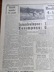Cumhuriyet Gazetesi - 31 Ağustos 1959 - Ankara'daki Törende 2 Jet İnfilak Etti - Uçak Faciası 50 Bin Kişinin Önünde Cereyan Etti Fotoğraf - 30 Ağustos Zafer Bayramı Bütün Yurdda Kutlandı - Kıbrıslı Rumlar Türkleri Mitralyözle Tehdid Ettiler - İzmir Fuarını Yarım Milyon Kişi Gezdi - Terfi Eden Subaylar Fotoğrafı- Doktor Fazıl Küçük Yeşilköy Havaalanında Fatin Rüştü Zorlu İle Fotoğrafı  - 30 Yıllık Halkın Sesi Gazetesi Kapandı - Atatürk Büyük Taarruzu Günü Gününe Bildiriyor Yazan Haluk Yusuf Şehsuvaroğlu Yazı Dizisi - Ortadirek Yazan Yaşar Kemal Yazı Dizisi - Malazgirtten Dumlupınara Yazan Hasan Ali Yücel Köşe Yazısı - Kadın Ve Çarşaf Yazan Hamdi Varoğlu Köşe Yazısı -Brigitte Bardot Geliyor - Dışişleri Bakanı Fatin Rüştü Zorlu Paris'e Gitti - Burhan Felek - Bir Film Çevirmesi İçin Callas'a 500,000 Dolar Verolecek- Feza Maymunu Baker'e Koca Lazım - Beşiktaş Vefa'yı Dün 4 1 Mağlup Etti - Binicilik Seçmeleri Dün Yapıldı -  Doğubank - Fenerbahçe Bursa'da Güven'i 4 0 Yendi - Komili Zeytinyağı