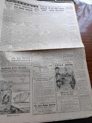 Cumhuriyet Gazetesi - 18 Ocak 1960 - İsmet İnönü Adnan Menderes'e Sert Bir Cevap Verdi - Kıbrıs Konferansında Gelişme Kaydediliyor - Yeni Deniz Yedek Subayları Fotoğrafı - Şemseddin Günaltay Protesto Edildi - Atıf Topaloğlu'nun Gezisi Üzerine Başbakan Adnan Menderes'e Gönderilen Mektuplar - Ordu Takımı Birleşik Arap Cumhuriyeti İle 1 1 Berabere Kaldı Fotoğraf - Adana CHP İl Kongresinde Kasım Gülek İle Kemal Satır Barıştılar - Roma Olimpiyatları Nasıl Hazırlanıyor Röportajı Yapan Arslan Tufan Yazman - Küçük Peyk'in Büyük Gazası Yazan Cemalettin Saraçoğlu Yazı Dizisi - İran Bütçesi Yazan Hasan Ali Yücel Köşe Yazısı - Taş Bebek Filmi Başrolde Gönül Yazar Göksel Arsoy Münir Özkul Atlas Sinemasında - Ocağın Ortasında Yazan Burhan Felek Köşe Yazısı - Çin'de Sarı Nehir Üzerinde 46 Baraj Kuruluyor - Resimli Roman Bir Çiçekle Yaz Olmaz Yazan ve Çizen Salih Erimez - Galatasaray Lucerne'i Dün 3 1 Mağlup Etti - Beşiktaş Altay'ı Da Yenemedi - Metin Oktay 3 Gol Attı - Spartak 4 Takviyeli Demirspor 4