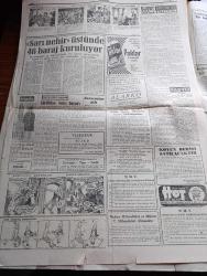 Cumhuriyet Gazetesi - 18 Ocak 1960 - İsmet İnönü Adnan Menderes'e Sert Bir Cevap Verdi - Kıbrıs Konferansında Gelişme Kaydediliyor - Yeni Deniz Yedek Subayları Fotoğrafı - Şemseddin Günaltay Protesto Edildi - Atıf Topaloğlu'nun Gezisi Üzerine Başbakan Adnan Menderes'e Gönderilen Mektuplar - Ordu Takımı Birleşik Arap Cumhuriyeti İle 1 1 Berabere Kaldı Fotoğraf - Adana CHP İl Kongresinde Kasım Gülek İle Kemal Satır Barıştılar - Roma Olimpiyatları Nasıl Hazırlanıyor Röportajı Yapan Arslan Tufan Yazman - Küçük Peyk'in Büyük Gazası Yazan Cemalettin Saraçoğlu Yazı Dizisi - İran Bütçesi Yazan Hasan Ali Yücel Köşe Yazısı - Taş Bebek Filmi Başrolde Gönül Yazar Göksel Arsoy Münir Özkul Atlas Sinemasında - Ocağın Ortasında Yazan Burhan Felek Köşe Yazısı - Çin'de Sarı Nehir Üzerinde 46 Baraj Kuruluyor - Resimli Roman Bir Çiçekle Yaz Olmaz Yazan ve Çizen Salih Erimez - Galatasaray Lucerne'i Dün 3 1 Mağlup Etti - Beşiktaş Altay'ı Da Yenemedi - Metin Oktay 3 Gol Attı - Spartak 4 Takviyeli Demirspor 4