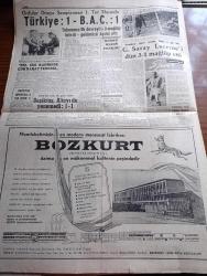 Cumhuriyet Gazetesi - 18 Ocak 1960 - İsmet İnönü Adnan Menderes'e Sert Bir Cevap Verdi - Kıbrıs Konferansında Gelişme Kaydediliyor - Yeni Deniz Yedek Subayları Fotoğrafı - Şemseddin Günaltay Protesto Edildi - Atıf Topaloğlu'nun Gezisi Üzerine Başbakan Adnan Menderes'e Gönderilen Mektuplar - Ordu Takımı Birleşik Arap Cumhuriyeti İle 1 1 Berabere Kaldı Fotoğraf - Adana CHP İl Kongresinde Kasım Gülek İle Kemal Satır Barıştılar - Roma Olimpiyatları Nasıl Hazırlanıyor Röportajı Yapan Arslan Tufan Yazman - Küçük Peyk'in Büyük Gazası Yazan Cemalettin Saraçoğlu Yazı Dizisi - İran Bütçesi Yazan Hasan Ali Yücel Köşe Yazısı - Taş Bebek Filmi Başrolde Gönül Yazar Göksel Arsoy Münir Özkul Atlas Sinemasında - Ocağın Ortasında Yazan Burhan Felek Köşe Yazısı - Çin'de Sarı Nehir Üzerinde 46 Baraj Kuruluyor - Resimli Roman Bir Çiçekle Yaz Olmaz Yazan ve Çizen Salih Erimez - Galatasaray Lucerne'i Dün 3 1 Mağlup Etti - Beşiktaş Altay'ı Da Yenemedi - Metin Oktay 3 Gol Attı - Spartak 4 Takviyeli Demirspor 4