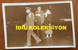 DEFNE YALNIZ & METE SEZER ÇİFTİNİN ÜST KATLARINDA OTURAN AVUKAT İLYAS AKÇAM TARAFINDAN BIÇAKLA YARALANMALARI OLAYINA AİT  ORİJİNAL 5'Lİ FOTOĞRAF SETİ - 18 x 12 cm EBADINDA - 22 MART 1983