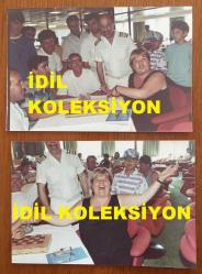 KAYNANALAR DİZİSİNİN DÖNDÜ'SÜ DEFNE YALNIZ'IN ORİJİNAL 2'Lİ FOTOĞRAF SETİ - 15 x 10 cm EBADINDA - DEFNE YALNIZ BİR GEMİDE ŞAMPİYONLUK ELDE ETTİĞİ TAVLA YARIŞMASINDAYKEN ÇEKİLMİŞ 2 FARKLI KARE
