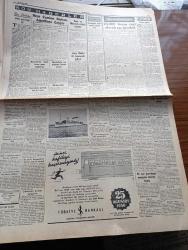 Cumhuriyet Gazetesi - 25 Temmuz 1956 - Kıbrıs Davasında Türk Hukuku En Eskidir Ve Kıymeti Haizdir - Erivandan Kurtulmak İsteyen Ermeniler -  İsmet İnönü Taşlıktaki Evinde Kıbrıs Hakkında Konuşurken Fotoğraf -  Başbakan Adnan Menderes Afganistana Hareket Etti -  Lozan Muahedesinin 33. Yıldönümü - Binicilerimizin Londra'da Kazandıkları Başarılar - Binicilik Ekibi Kaptanı Binbaşı Salih Koç Fotoğraf - Gülhane Parkında Yapılan Ev Kedi ve Köpekleri Arasında Müsabaka - Beynelmilel Yelken Müsabakaları - İki Devrin Perde Arkası Yazan Samih Nafiz Tansu Yazı Dizisi - Karanlıkta Sesler Yazan Perihan Zorlu Yazı Dizisi - Mussolini'nin Çocuklarına Maaş Bağlanıyor -Yeni Araba Vapurları - Borsa - Adalar Güzeli Ve Film Yıldızı Ayten Çankaya Puro Tuvalet Sabunu Kullanıyorum Diyor - Karacaoğlan Yazan Yaşar Kemal Resimleyen Münif Fehim Yazı Dizisi - Resimli Romanımız Kraliçenin Gerdanlığı Yazan Pierre Gordeaux - Tenisçi Nazmi Bari Fotoğraf - Futbol Hakem Mektebi Açılıyor - Novi Belgrad Voleybol Takımı
