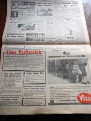 Cumhuriyet Gazetesi - 25 Temmuz 1956 - Kıbrıs Davasında Türk Hukuku En Eskidir Ve Kıymeti Haizdir - Erivandan Kurtulmak İsteyen Ermeniler -  İsmet İnönü Taşlıktaki Evinde Kıbrıs Hakkında Konuşurken Fotoğraf -  Başbakan Adnan Menderes Afganistana Hareket Etti -  Lozan Muahedesinin 33. Yıldönümü - Binicilerimizin Londra'da Kazandıkları Başarılar - Binicilik Ekibi Kaptanı Binbaşı Salih Koç Fotoğraf - Gülhane Parkında Yapılan Ev Kedi ve Köpekleri Arasında Müsabaka - Beynelmilel Yelken Müsabakaları - İki Devrin Perde Arkası Yazan Samih Nafiz Tansu Yazı Dizisi - Karanlıkta Sesler Yazan Perihan Zorlu Yazı Dizisi - Mussolini'nin Çocuklarına Maaş Bağlanıyor -Yeni Araba Vapurları - Borsa - Adalar Güzeli Ve Film Yıldızı Ayten Çankaya Puro Tuvalet Sabunu Kullanıyorum Diyor - Karacaoğlan Yazan Yaşar Kemal Resimleyen Münif Fehim Yazı Dizisi - Resimli Romanımız Kraliçenin Gerdanlığı Yazan Pierre Gordeaux - Tenisçi Nazmi Bari Fotoğraf - Futbol Hakem Mektebi Açılıyor - Novi Belgrad Voleybol Takımı