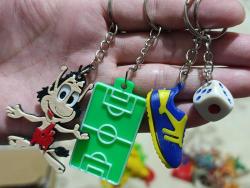 Anahtarlık süs set koleksiyon dekor tasarım hediye vintage retro aksesuar nostalji reklam promosyon. Hugo Zar futbol sahası sarı lacivert krampon spor ayakkabı