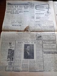 Cumhuriyet Gazetesi - 23 Ekim 1957 - Son Üç Gün Yazan Nadir Nadi Köşe Yazısı - Seçim Kampanyası Bu Akşam Sona Eriyor - İsmet İnönü Dün Ankara'da Adnan Menderes'e Cevap Verdi - Adnan Menderes Demokrat Partililer Arasında Zengin Olmadığını Söyledi Fotoğraf - Fuat Köprülü Dün Adnan Menderes'e Cevap Verdi - Şemsettin Günaltay'ın Adnan Menderes'e Sorduğu Sorular - Demokrat Parti Ağrı İsyanını İstismara Kalkıştı - Üniversitelilerle Demokrat Parti'liler Arasında Dün Geceki Hadise - 20 Liraya Bir Yahudi Nakleden M. Kenan Kan Yazı Dizisi - İblisin Kızı Yazan Guy Des Cars Yazı - Kime Neden Rey Vereceğiz Yazan Burhan Felek Köşe Yazısı - Behzad Budak Ve Raşid Rıza'nın 50. Sanat Yılları Fotoğrafı - İstanbul Müstakil Mebus Adayı Tarık Yakova Ne Diyor - Pasifik Cehennemi Filmi Ar Sinemasında - Şevket Yücesaz Orkestrası Manhattan Pavyonda - Atletizm Sahalarına Bir Yıldız Doğuyor Mustafa Mavi Engin - Eşfak Aykaç Sert Fakat Haklı Konuştu - Sana Nebati Margarin - Yalçın Granit Basketbol Oynayabilecek