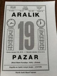 19 ARALIK 2004 - TAKVİM YAPRAĞI - DOĞUM GÜNÜ HEDİYESİ - BÜYÜK SAATLİ MAARİF TAKVİMİ - ATATÜRK - EDBİYATÇI MEHMET FUAT VEFAT ETTİ - ADNAN ŞENER