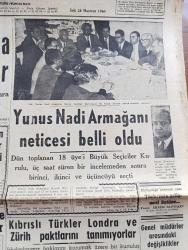 Cumhuriyet Gazetesi - 28 Haziran 1960 - Şakşakçı Basına Paydos Diyelim Yazan Nadir Nadi Köşe Yazısı - Milli Birlik Komitesinin Dünkü Toplantısı Silah Taşıyanlara Dair Af Çıkarılıyor - Cemal Gürselin Partiler İle İlgili Demeci - Sabıklar Banyo Dairelerine Bile Telefon Koydurmuşlar - Yunus Nadi Armağanı Neticesi Belli Oldu Birinci Ekrem Alptekin - Hürriyet Mücadelesinde 8 Objektif Sergisi - Kıbrıslı Türkler Londra Ve Zürih Paktlarını Tanımıyorlar - Aydın Köylerinde İnkılap Aleyhine Beyanname Dağıtan 3 Kişi Yakalandı - Yıldızlar Mahallesinde Komiserdim Beverly Hills Yazan Clinton Anderson Yazı Dizisi - Dümensiz Gemi Yazan Rikkat Köknar Yazı Dizisi - Rockfeller Başkan Adayı Nixon'a Açıkça Cephe Aldı - Resimli Roman Başkasının Günahı Çizen Yves Sayol - Selimiye Koca Sinan Kırkpınar Koca Yusuf Yazan Erdoğan Arıpınar - Fenerbahçe'de Boks Şubesi Kaptanı Halit Çetinkaya İstenilmiyor - Amatör Türkiye Şampiyonu Sakarya Yıldırımspor - İbrahim Karabacak Yendiği Hasan Acar'ın Elini Öpüyor Fotoğrafı