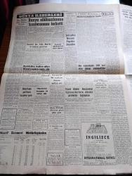 Cumhuriyet Gazetesi - 28 Haziran 1960 - Şakşakçı Basına Paydos Diyelim Yazan Nadir Nadi Köşe Yazısı - Milli Birlik Komitesinin Dünkü Toplantısı Silah Taşıyanlara Dair Af Çıkarılıyor - Cemal Gürselin Partiler İle İlgili Demeci - Sabıklar Banyo Dairelerine Bile Telefon Koydurmuşlar - Yunus Nadi Armağanı Neticesi Belli Oldu Birinci Ekrem Alptekin - Hürriyet Mücadelesinde 8 Objektif Sergisi - Kıbrıslı Türkler Londra Ve Zürih Paktlarını Tanımıyorlar - Aydın Köylerinde İnkılap Aleyhine Beyanname Dağıtan 3 Kişi Yakalandı - Yıldızlar Mahallesinde Komiserdim Beverly Hills Yazan Clinton Anderson Yazı Dizisi - Dümensiz Gemi Yazan Rikkat Köknar Yazı Dizisi - Rockfeller Başkan Adayı Nixon'a Açıkça Cephe Aldı - Resimli Roman Başkasının Günahı Çizen Yves Sayol - Selimiye Koca Sinan Kırkpınar Koca Yusuf Yazan Erdoğan Arıpınar - Fenerbahçe'de Boks Şubesi Kaptanı Halit Çetinkaya İstenilmiyor - Amatör Türkiye Şampiyonu Sakarya Yıldırımspor - İbrahim Karabacak Yendiği Hasan Acar'ın Elini Öpüyor Fotoğrafı