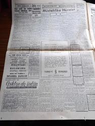 Cumhuriyet Gazetesi - 6 Aralık 1956 - Suriye'deki Türkler Yurdumuza Sığınıyor - Bugüne Kadar Yalnız Mardine Kaçanların Sayısı 1500 ü Aştı - Türkiye Suriye Hududunu Gösterir Harita - Amerika Bağdat Paktına Yeniden Teminat Verdi - Türkiye'nin Süveyş Kanalına Dair Görüşü - Üniversiteler Kanunu Derhâl Tadil Edilecek - Doçent Doktor Muammer Aksoy Da İstifa Etti - Komünistlerin Duruşması Gizli Devam Edecek - Türkiye İş Bankası - Sarayburnu Florya Sahil Yolu - Aşktan Da Üstün Yazan Elizabeth Gaskell Yazı Dizisi - Koruma Melekleri Yazan Burhan Felek Köşe Yazısı - Sevim Tarı - Şefik Hüsnü - Vehbi Koç Amerika'da Fotoğrafı - Tarihin Tarihi İmparatoriçe Öjeni Yazan Alain Decause - Kadın Moda Köşesi - Serkldoryan Binası Yıkılmadan Islah Edilemez Mi - Final Gününe 4 Güreşçi İle Girdik - Dursun Ali Erbaş - Müzahir Sille Mithat Bayrak - İstanbulspor Emniyeti Yenemedi Fotoğrafı