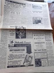 Cumhuriyet Gazetesi - 6 Aralık 1956 - Suriye'deki Türkler Yurdumuza Sığınıyor - Bugüne Kadar Yalnız Mardine Kaçanların Sayısı 1500 ü Aştı - Türkiye Suriye Hududunu Gösterir Harita - Amerika Bağdat Paktına Yeniden Teminat Verdi - Türkiye'nin Süveyş Kanalına Dair Görüşü - Üniversiteler Kanunu Derhâl Tadil Edilecek - Doçent Doktor Muammer Aksoy Da İstifa Etti - Komünistlerin Duruşması Gizli Devam Edecek - Türkiye İş Bankası - Sarayburnu Florya Sahil Yolu - Aşktan Da Üstün Yazan Elizabeth Gaskell Yazı Dizisi - Koruma Melekleri Yazan Burhan Felek Köşe Yazısı - Sevim Tarı - Şefik Hüsnü - Vehbi Koç Amerika'da Fotoğrafı - Tarihin Tarihi İmparatoriçe Öjeni Yazan Alain Decause - Kadın Moda Köşesi - Serkldoryan Binası Yıkılmadan Islah Edilemez Mi - Final Gününe 4 Güreşçi İle Girdik - Dursun Ali Erbaş - Müzahir Sille Mithat Bayrak - İstanbulspor Emniyeti Yenemedi Fotoğrafı
