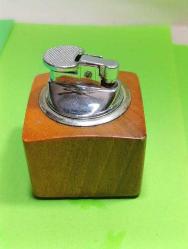 MÇ4----ESKİ AHŞAP KAİDELİ ARIZALI GAZLI MASA ÇAKMAĞI