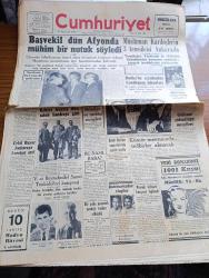 Cumhuriyet Gazetesi - 17 Eylül 1954 - Nutkun İki Esaslı Noktası Yazan Doğan Nadi Köşe Yazısı - Başvekil Adnan Menderes Dün Afyon'da Mühim Bir Nutuk Söyledi - Müslüman Kardeşlerin 3 Temsilcisi Ankara'da - Temsilciler Türkiye'de De Filistin'i Yahudilerden Kurtarma Cemiyeti Kurmak İstediklerini Söylüyorlar - Gülhane Yolsuzluğu Mesulleri - 5. Beynelmilel Sanat Tenkidçileri Kongresi Yazan Selmi Andak - Celal Bayar Ankara'ya Hareket Etti - Belediye Ve Muhtar Seçimleri - Adsız Sultan Yazan Kemal Ragıp Yazı Dizisi - Milli Müdafaa Vekili Ethem Menderes Ankara'ya Gitti - Cibali Karakolu Muammer Karaca Tiyatrosunda - Hala Tanıtamadık Mı Yazan Burhan Felek Köşe Yazısı - Kansere Karşı Yeni Bir İlaç - Mithatpaşa Stadında Gece Maçları Yapılacak - Beşiktaş İsrail'e Gidiyor -  Bir Askeri Lig İhdası Artık Zarurettir Yazan Sulhi Garan - Resimli Romanımız Yeşil Saksı Yazan George Simenon - İstanbul At Yarışlarının Son Haftası - Roja Briyantin - Cutex Tırnak Cilası - Aydın Okul Şişli Bomonti Şubesi