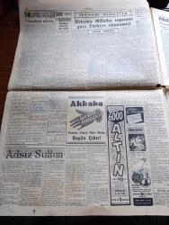 Cumhuriyet Gazetesi - 17 Eylül 1954 - Nutkun İki Esaslı Noktası Yazan Doğan Nadi Köşe Yazısı - Başvekil Adnan Menderes Dün Afyon'da Mühim Bir Nutuk Söyledi - Müslüman Kardeşlerin 3 Temsilcisi Ankara'da - Temsilciler Türkiye'de De Filistin'i Yahudilerden Kurtarma Cemiyeti Kurmak İstediklerini Söylüyorlar - Gülhane Yolsuzluğu Mesulleri - 5. Beynelmilel Sanat Tenkidçileri Kongresi Yazan Selmi Andak - Celal Bayar Ankara'ya Hareket Etti - Belediye Ve Muhtar Seçimleri - Adsız Sultan Yazan Kemal Ragıp Yazı Dizisi - Milli Müdafaa Vekili Ethem Menderes Ankara'ya Gitti - Cibali Karakolu Muammer Karaca Tiyatrosunda - Hala Tanıtamadık Mı Yazan Burhan Felek Köşe Yazısı - Kansere Karşı Yeni Bir İlaç - Mithatpaşa Stadında Gece Maçları Yapılacak - Beşiktaş İsrail'e Gidiyor -  Bir Askeri Lig İhdası Artık Zarurettir Yazan Sulhi Garan - Resimli Romanımız Yeşil Saksı Yazan George Simenon - İstanbul At Yarışlarının Son Haftası - Roja Briyantin - Cutex Tırnak Cilası - Aydın Okul Şişli Bomonti Şubesi