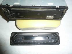 SONY CDX-S2050 OTO TEYP RADYO CD ÇALAR ORJİNAL TEMİZ 2.EL ÜRÜN ÇIKABİLİR KAFALI LCD EKRANLI