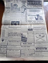 Cumhuriyet Gazetesi - 8 Haziran 1944 - Harp Sona Yaklaşıyor Yazan Nadir Nadi Köşe Yazısı - İstila Hareketi İnkişaf Ediyor - Müttefikler Üç Köprü Başı Kurdular - İstila Sahasını Ve Müttefiklerin Kurdukları Köprübaşıları Ve Mevkilerini Gösterir Harita - Roosevelt'in İfşaatı - Müttefikler Başkumandanı General Eisenhower Paraşütçülerle Fotoğrafı - Fransız Başvekili Laval - Milli Şef İsmet İnönü Dün Ankara'ya Döndüler - Cemal Nadir Karikatür - Küçük Hikaye Namuslu Serseri Çeviren Hamdi Varoğlu - Dalgalar Senfonisi Bu Akşam Lale Sinemasında - Sokaktan Gelen Kadın Yazan Esat Mahmut Karakurt Yazı Dizisi - Edebiyat Bahisleri Yazan Rüştü Şardağ - Resmi Daireler Yazan Burhan Felek Köşe Yazısı - Mussolini İstila İçin Ne Diyor - Hasan Kuvvet Şurubu - Taksim Belediye Gazinosunda Rosita Alonso - Bugünkü Radyo Programı - Çapamarka - Radyokarbon - Nevrozin - Ravel Parfüm - Ademi İktidar Ve Bel Gevşekliğine Karşı Hormobin
