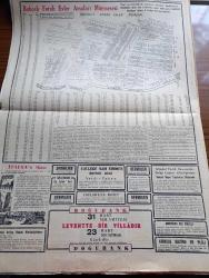 Cumhuriyet Gazetesi - 20 Mart 1954 - Pazarlık Yazan Nadir Nadi Köşe Yazısı - Demokrat Parti'nin Aday Yoklamaları Bir Hafta Tehir Edildi - Milli Futbol Takımımız Bu Sabah Gelecek - İtalyan Hükümeti Komünist Partisine Harp İlan Etti - Doktor Adenauer İle Görüşmeler Başladı - Çarşıkapıda Dün Gece Yangın Çıktı Fotoğraf - Osman Güzel Mağazası Ve Marmara Fotoğrafhanesi Tamamen Yandı - Cumhurbaşkanı Celal Bayar Çankaya'da Adenauer İle Birlikte Fotoğraf - Binicilik Ekibi Bugün Fransa'ya Gidiyor - İnce Memed Yazan Yaşar Kemal Yazı Dizisi - Millet Partisinden Niçin Çekildim Yazan Hikmet Bayur Yazı Dizisi - Mısırlı Kadınlar Açlık Grevine Son Verdiler - Vefa İstanbulspor Maçı - Galatasaray'ın Kıbrıs Seyahati - Çetinkaya Takımı Antrenörü Naci Özkaya - Beşiktaş Kulübünün Senelik Kongresi - Sarayların Aşk İlahesi Desiree Yazan Annemarie Selinko Yazı Dizisi - Arı Bisküvileri - Hawkins Düdüklü Tencere -  Roja Briyantin