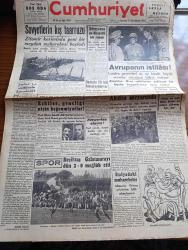 Cumhuriyet Gazetesi - 27 Birincikanun (Aralık) 1943 - Zafer Ve Sulhlerin Karakteri Yazan Şükrü Kaya Köşe Yazısı - Sovyetlerin Kış Taarruzu - Şark Cephesinden Resimler Fotoğraf - Beşiktaş Galatasaray'ı Dün 2 0 Galatasaray Mağlup Etti Fotoğraf - Gençler Mehmet Akif Ersoy'un Mezarında Fotoğrafı - Avrupa'nın İstilası - Radosta 20 Bin Alman Askeri Var - Bir İngiliz Mecmuası Milli Şef İsmet İnönü'den Hayranlıkla Bahsetti - Noel Gecesi Amerikalılar Çok Sıkı Tedbir Aldılar - Cemal Nadir Karikatür - Fenerbahçe 7 Anadoluhisarı 0 - Adalar Parti Kongresi - Güller Solarken Filmi Sümer Sinemasında - Hava Civa Opereti Müzik Cemal Reşit Yazan Ekrem Reşit Ses Tiyatrosunda - Tiyatro Şenliği Devam Ediyor - Mahmut Esaddan Hatıralar Yazan İsmail Habib Sevük - Varlık Vergisi Tahsilatı - Milas Müftüsü Mehmet Sadık Oğuzu Kaybettik - Oh Olsun Yazan Burhan Felek Köşe Yazısı - 1944 Yılı Kati Netice Yılı Olacak Mı Yazan Ömer Rıza Doğrul Köşe Yazısı - Bugünkü Radyo Programı - Bulmaca - Dermoliv Uyuz Ve Kaşıntıya
