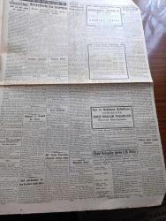 Cumhuriyet Gazetesi - 27 Birincikanun (Aralık) 1943 - Zafer Ve Sulhlerin Karakteri Yazan Şükrü Kaya Köşe Yazısı - Sovyetlerin Kış Taarruzu - Şark Cephesinden Resimler Fotoğraf - Beşiktaş Galatasaray'ı Dün 2 0 Galatasaray Mağlup Etti Fotoğraf - Gençler Mehmet Akif Ersoy'un Mezarında Fotoğrafı - Avrupa'nın İstilası - Radosta 20 Bin Alman Askeri Var - Bir İngiliz Mecmuası Milli Şef İsmet İnönü'den Hayranlıkla Bahsetti - Noel Gecesi Amerikalılar Çok Sıkı Tedbir Aldılar - Cemal Nadir Karikatür - Fenerbahçe 7 Anadoluhisarı 0 - Adalar Parti Kongresi - Güller Solarken Filmi Sümer Sinemasında - Hava Civa Opereti Müzik Cemal Reşit Yazan Ekrem Reşit Ses Tiyatrosunda - Tiyatro Şenliği Devam Ediyor - Mahmut Esaddan Hatıralar Yazan İsmail Habib Sevük - Varlık Vergisi Tahsilatı - Milas Müftüsü Mehmet Sadık Oğuzu Kaybettik - Oh Olsun Yazan Burhan Felek Köşe Yazısı - 1944 Yılı Kati Netice Yılı Olacak Mı Yazan Ömer Rıza Doğrul Köşe Yazısı - Bugünkü Radyo Programı - Bulmaca - Dermoliv Uyuz Ve Kaşıntıya