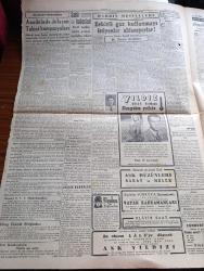 Cumhuriyet Gazetesi - 23 Birincikanun (Aralık) 1943 - Mahmut Esat Bozkurt Yazan Şükrü Kaya Köşe Yazısı - Japonya İçin Nihai Zafer - Başvekil Tojo 1944 Senesi İçin Japonya Milletine Zafer Vadediyor - Ada Çanları Temizleniyor - Kahire'de Askeri Bir Anlaşma İmzalandı - Hitler Berlin Halkına Dua Ediyor - Londra Halkevi - Sovyet Orduları Vitebsk'e Yaklaştı - 7 Misli Artan Balık Fiyatları - Lüferin Kilosu 350 Uskumrunun 200 Oldu - Ortona Şehrinde Tank Savaşları Oluyor - Maarif Vekili Hasan Ali Yücel'in Mecliste Söyledikleri - Yıldız 1944 Yıllığı Bugün Çıktı - Anadolu'da Dolaşan Tuluat Kumpanyaları - Zehirli Gaz Kullanmayı İsteyenler Aldanıyorlar Yazan Emekli General H. Emir Erkilet - Şişli Telefon Santrali Genişletildi - Vatan Kahramanları Kadıköy Süreyya Sinemasında - Yugoslavyadaki Mukavemet Hareketleri Yazan Ömer Rıza Doğrul Köşe Yazısı - Ali İhsan Sabis Davaları - Bulgar Başvekili Bojilif Türkiye Orta Elçisi Vasfi Menteşoğlu Kabul Etti - Hukuk Fakültesinde Mahmut Esad Bozkurt Merasimi