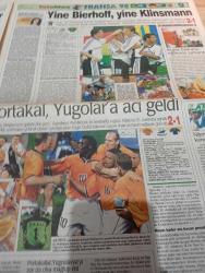 Fotomaç Spor Gazetesi - 30 Haziran 1998-almanya ve Hollanda çeyrek finalist-haydar pınarcı-fenerbahçe-güngör şahinkaya-faik çetiner-altay Macar diosgyori ile eşleşti-bachirou salou-baskan vekili gürbüz refioğlu-ali yıldırım-hasan çil-aygün özipek-galatasaray-beşiktaş-trabzonspor-fatih terim-toshack-gordon-davids-kanarya havuzda bülbül gibi-kartal toshackı bekliyor-alparslan eratlı-faik çetiner-yavuz güler-del solar ve öven yarın İstanbul'a gelecek-selçuk yula-vahap hacıoğlu-köksal öner-ali kemal yıldırım